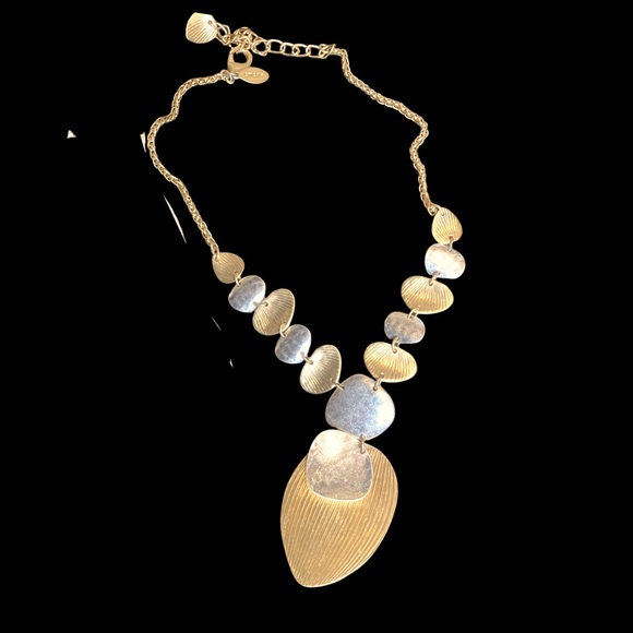 Chico’s leaf necklace gold & silver tone